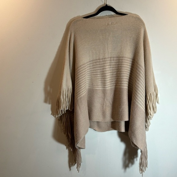 GENTLE  FAWN O/S Tristan Blush Mix Super Soft Poncho Shrug w/ Fringe New w/ Tags - Picture 6 of 9
